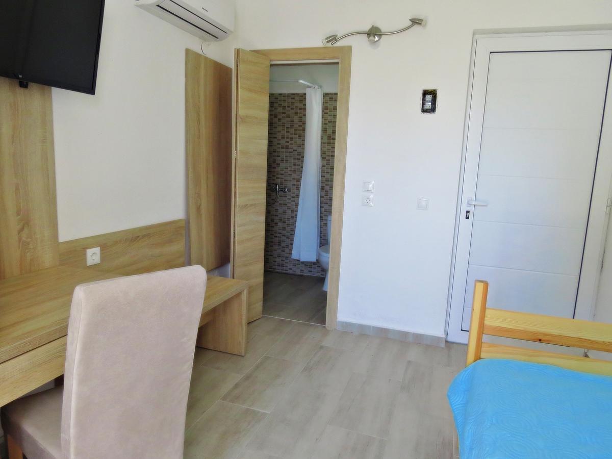 Loukas Beach Rooms Кіотарі Екстер'єр фото